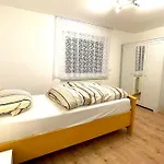 Robinshomes Saniertes Reihenhaus In Bs Semesterbostad