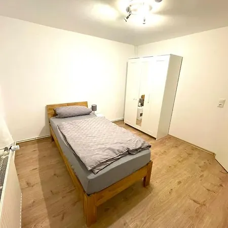 Robinshomes Saniertes Reihenhaus In Bs *